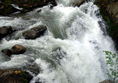 Denuncian que una minera podría contaminar aguas de consumo en Neuquén