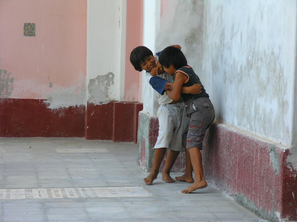 Hermanos, ¿y enemigos?