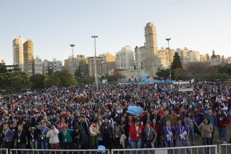 Un Rosario por los jóvenes