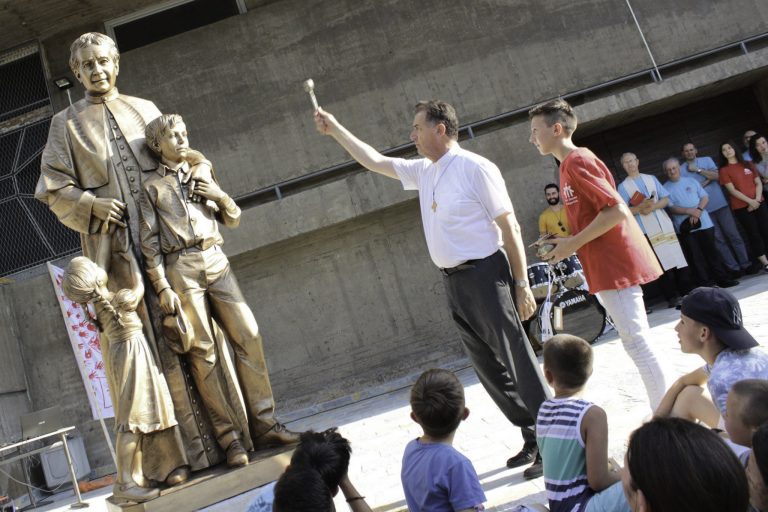 “Dios nos quiere siempre felices”