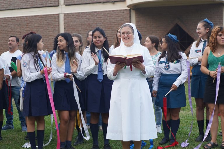 «Educar en la integridad es ofrecer el vínculo con Dios»