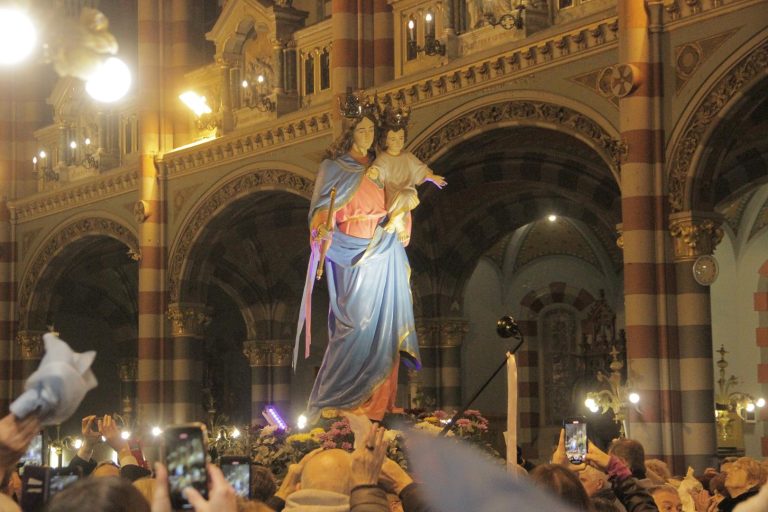  “María Auxiliadora, Maestra de nuestros corazones”